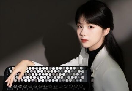 我校华天睿同学斩获第37届“哈尔滨之夏”国际艺术周音乐学院附中组冠军